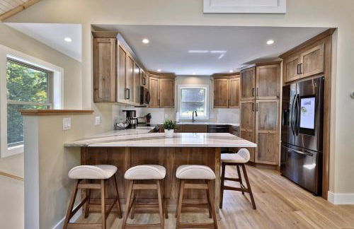 Experience the charm of Peak Hill Home, a cozy 3-BR retreat close to Ski Resort - Foto 6