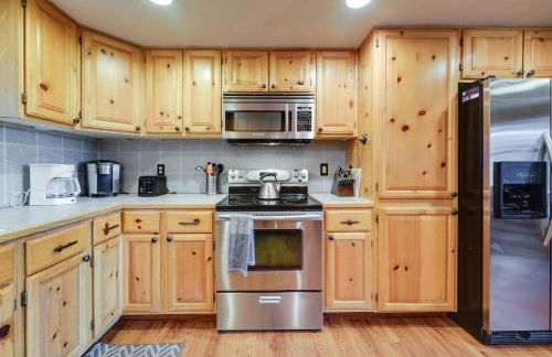 4 Mi to Downhill Ski Resort! Spacious Family Haven - Foto 11