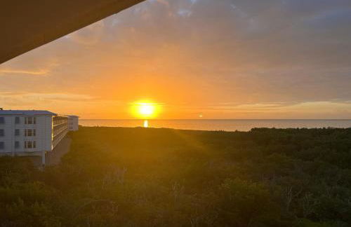 Sea View and Sunrise Top Floor Ocean Pointe 2412 - Foto 26