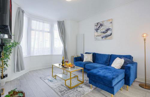 Newly Refurbished House - Close to Town Centre -Free Parking, Super-Fast Wifi, Smart TV with Netflix by Yoko Property - Photo 18