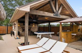 Tropical Escape Pool Jacuzzi Bar in Alvin TX - Photo 51