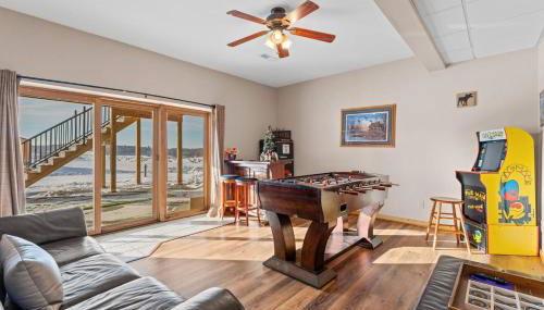 Spacious 4BR Cabin • Sleeps 12 • Games •Near Dells - Foto 5, furniture, pet friendly, heating, Game Room