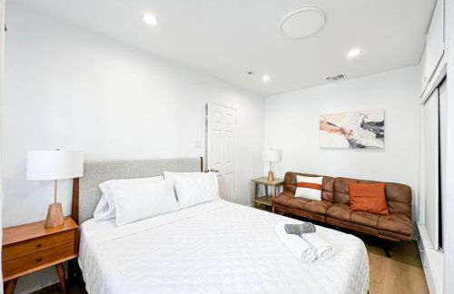 Modern 2-Bedroom Gem Close to Beverly Hills - DOH2 - Photo 5