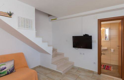 Apartments Lovro - Duplex One Bedroom Apartment with Terrace and Partial Sea View 1 - Foto 6