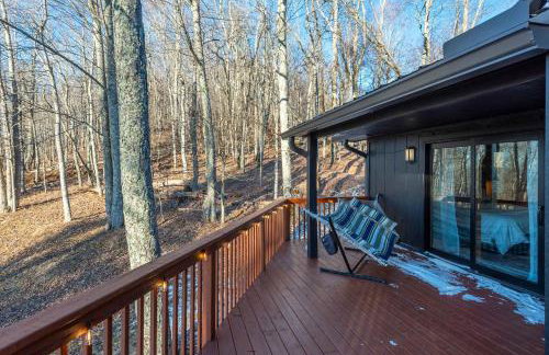 6 Br Cabin Hot Tub Fire Pit Min to Hatley Pointe - Foto 25