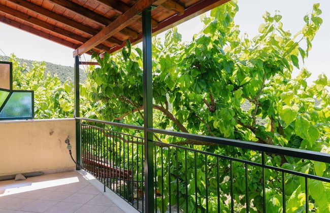 Secluded Holiday Home in Kalavrouza With Mountain Views,bbq - Foto 1