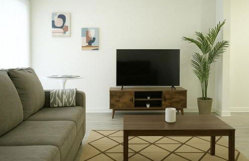 Spacious 2BR Townhouse - 3 Queens - Sleeps 8 - Foto 3