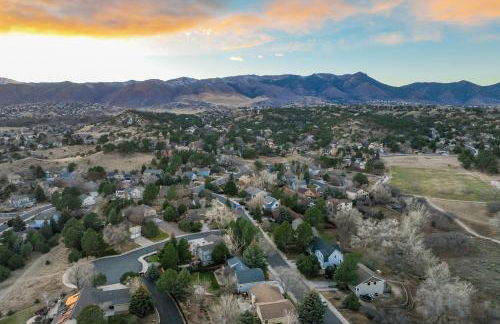 Spacious Rockrimmon Getaway - Sleeps 14 - GameRoom - Foto 53