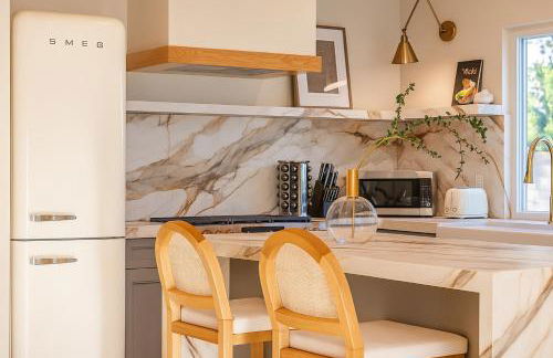 @ Marbella Lane - Vibrant & Chic Designer Home - Photo 23