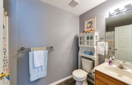 Condo with Deck Walk to Beach and Convention Center! - Foto 18