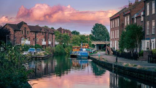 Two-Bedroom House in Beverley Centre with Parking - Foto 4