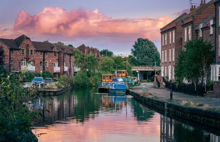 Two-Bedroom House in Beverley Centre with Parking - Foto 4