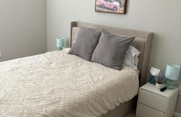 Comfortable 2BR Getaway Close to The Woodlands - Foto 9