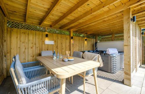 The Bolt Hole - Photo 3