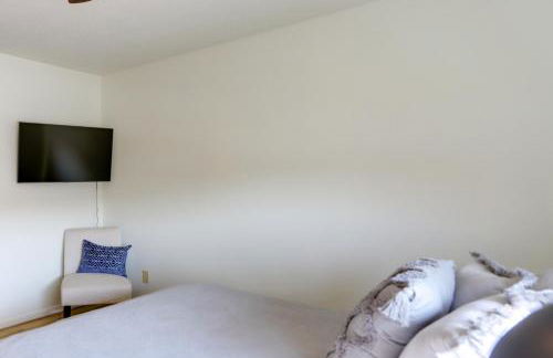 Pet-Friendly Oak Harbor Condo Walk to Lake! - Foto 13