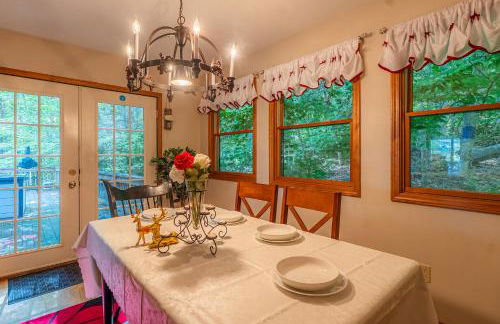 Leaf Peeper's - HUGE deck, pizza oven, Pac-man! - Photo 35