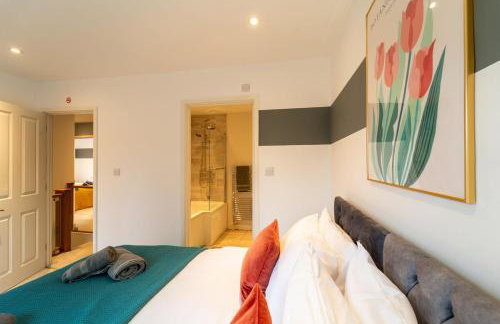 Modern 4-Bedroom Home, Ideal for Relocation, Ideal for Leisure Stays, Guests 8, Free WiFi - Foto 16