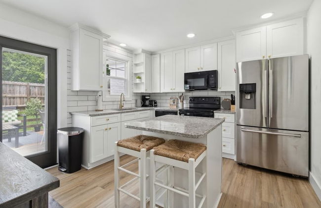 Chic Retreat Near Airport & Downtown Nashville by RedAwning - Photo 11