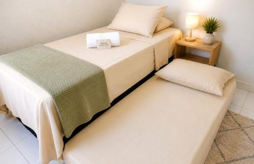 Apartamento Espaçoso e Completo com 3 Quartos - 2 Banheiros - Até 6 Pessoas - Check-in Automático 24h - Garagem Coberta - Foto 37