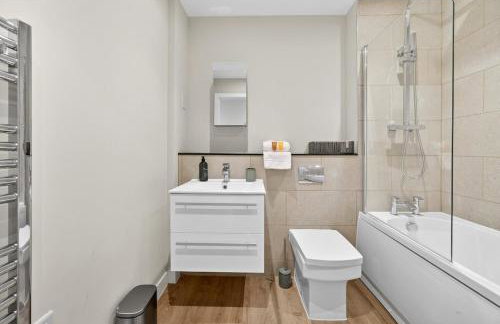 Stunning 2BR Apartment Cardiff Bay with Balcony - Foto 50