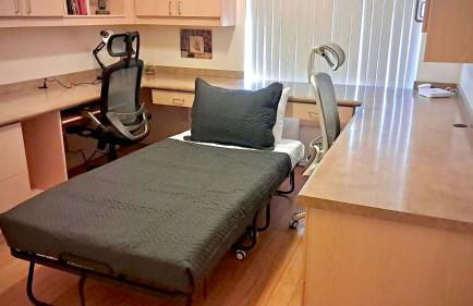 Modern House with Office Cornhole Near Freeways - Foto 30