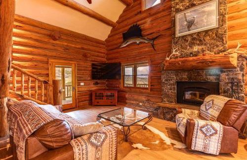 Spacious Rifle Cabin w/ Deck + Mountain Views! - Foto 2