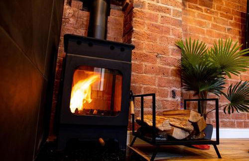 DJH Homes - VIP Luxury 2BR Grade ll Industrial House with Log Burner - JQ, Birmingham City - Foto 3