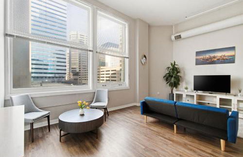 Luxury Downtown Cityview Suite Skywalk Access and Free Garage Parking - Foto 51