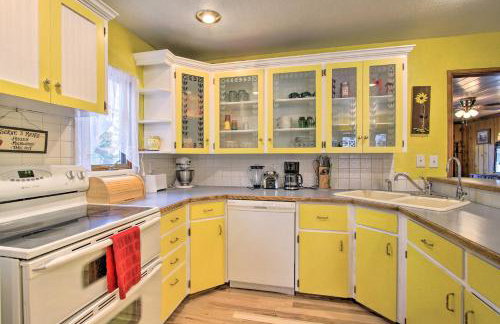 Cozy Home with Hot Tub Half Mi to Salmon River! - Foto 11