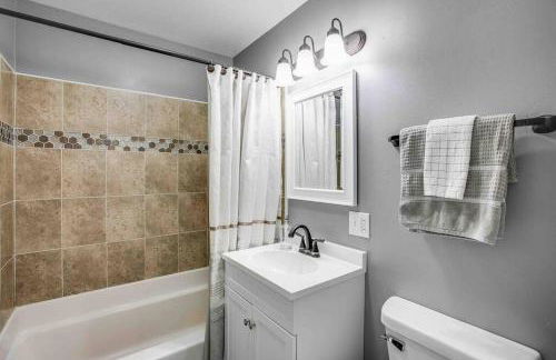 Newly Updated Smart Home 1 mile from ND & Eddy St - Foto 17