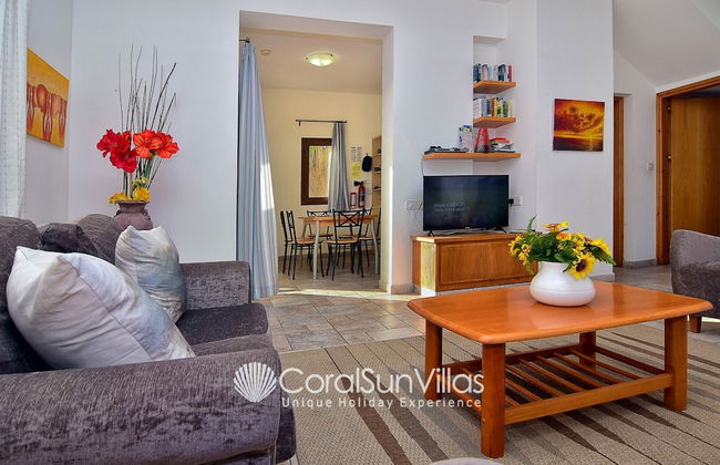 Wonderful Quiet Area, Completely Privacy, Large Private Pool, Colourful Garden - Foto 17