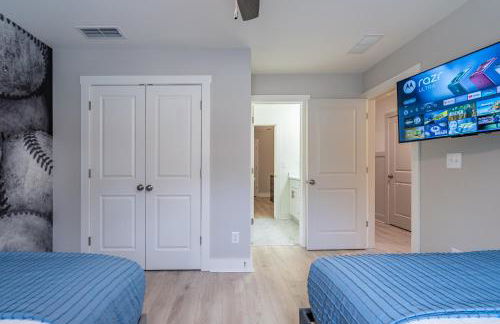 Modern Emerson retreat close to LakePoint Sports - Photo 35