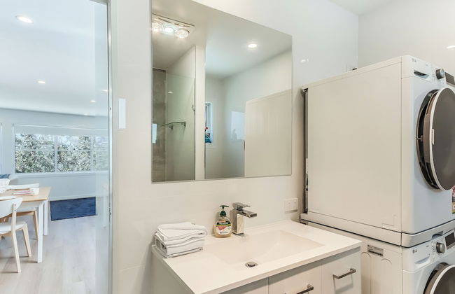 Relax on Marine Parade 2 BDR Apartment - Photo 11