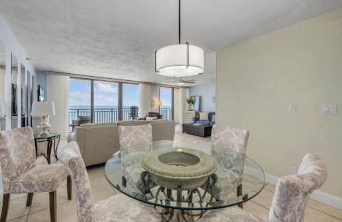 New Listing! Dog-friendly direct oceanfront with private balcony and heated rooftop pool - Foto 23