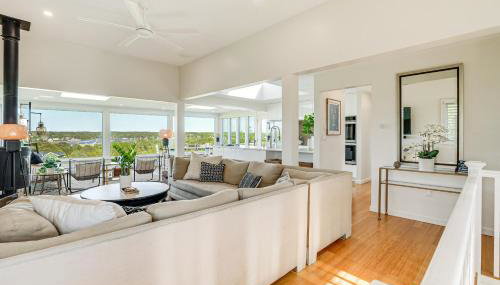 Elegant Gloucester Beach Getaway with Ocean Views! - Foto 4