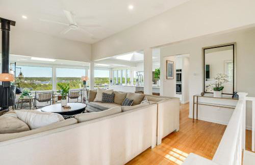 Elegant Gloucester Beach Getaway with Ocean Views! - Foto 4