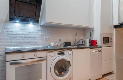 3min Walk Malasana - Trendy Cafes and Tapas Street - Photo 27