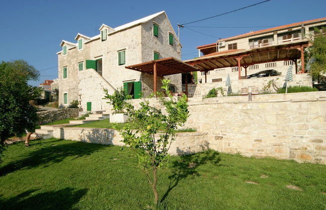 Villa in Sumartin Near Beach & Private Pool - Photo 1