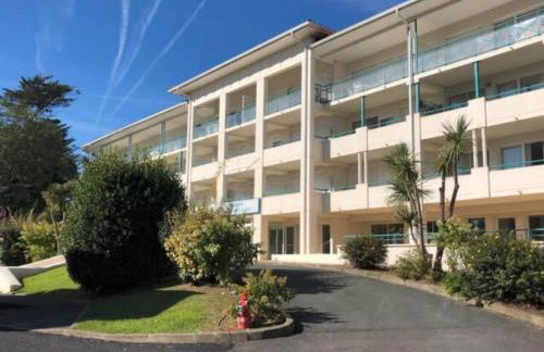 Studio au calme avec piscine, face golf, parking gratuit, tout à pied à 10mn centre ville - Foto 2