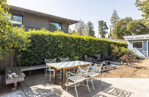 Quaint and Charming 4BR Tranquil Palo Alto Retreat - Photo 42