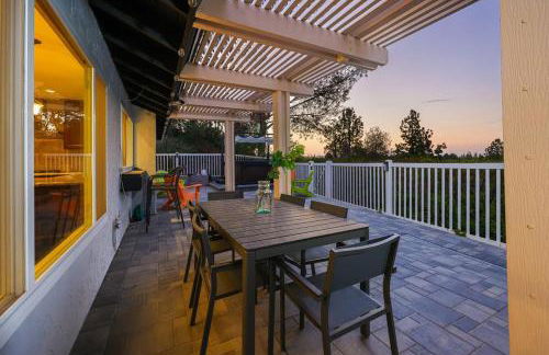 Hot Tub with A View and Large Back Deck & Game Room - Foto 6