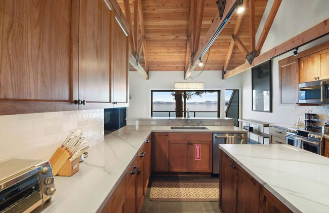 Soak in Luxury Lake Views of Tahoe From Deck - Foto 12