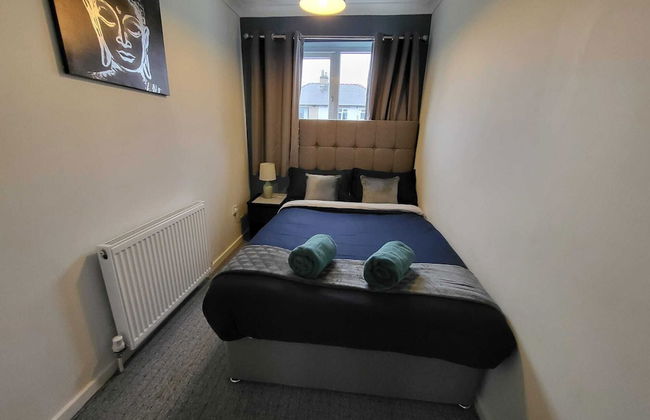 Cozy 3-Bed Family Home with Free Parking - Foto 8