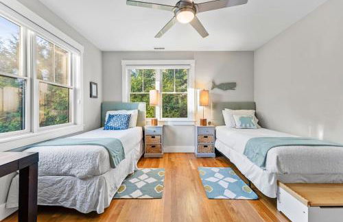 Modern Family Home Walkable to Town - Foto 27