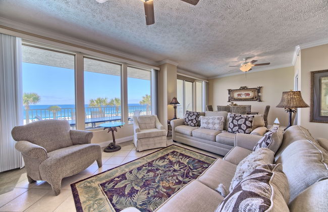 Beautiful Beachfront Condo with Pool View - Unit 0203 by RedAwning - Foto 1