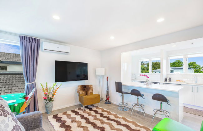 Ellerslie 3BR House | Fresh Reno | Zodiak Stays - Foto 1