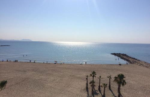 Beach House Brotonss - Photo 10