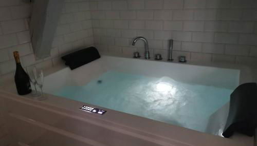 Appartement jacuzzi privatif : Urban Love - Foto 3
