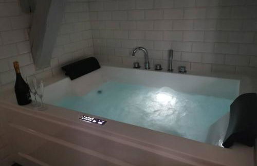 Appartement jacuzzi privatif : Urban Love - Foto 3