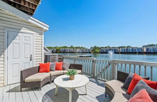 ☆Live on the Water! Lake Palmetto Palm w/ Patio - 10Min to Downtown & Beaches☆ - Foto 2
